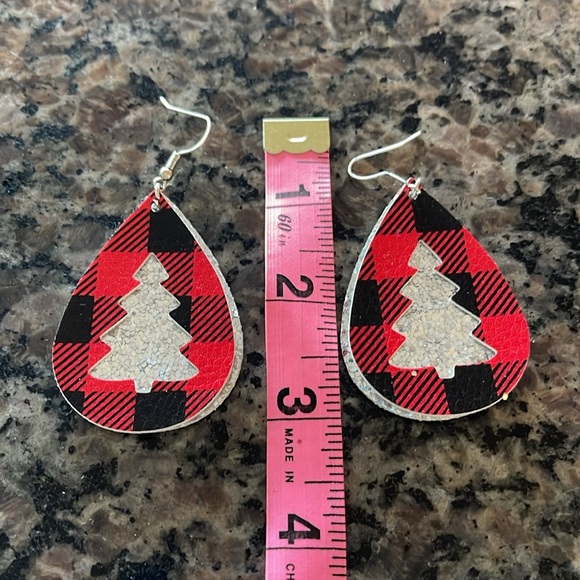 Christmas Earrings 🎄 - Picture 3 of 3